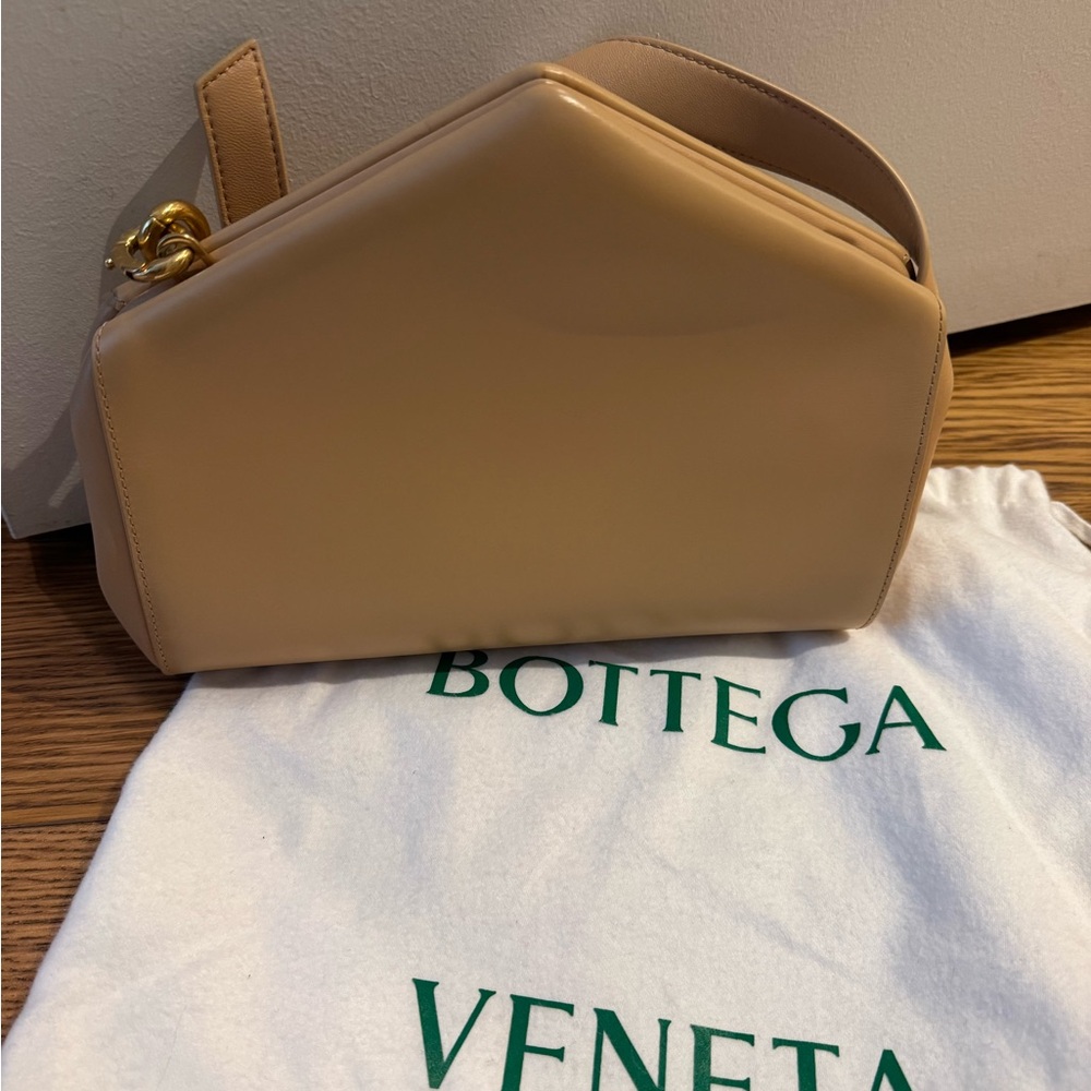 Bottega crème/tan clutch - Picture 3 of 16